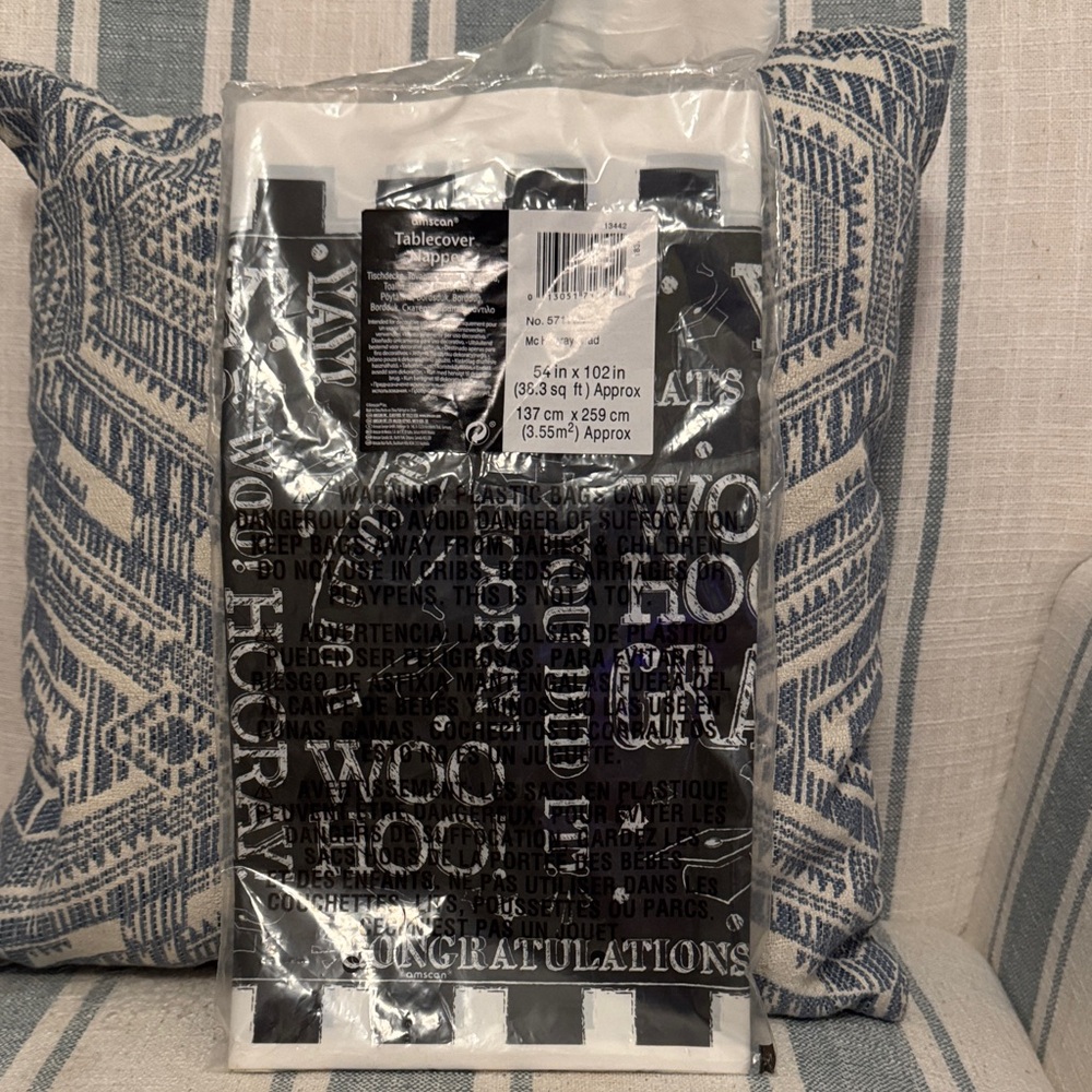 Amscan Black and White Graduation Tablecover